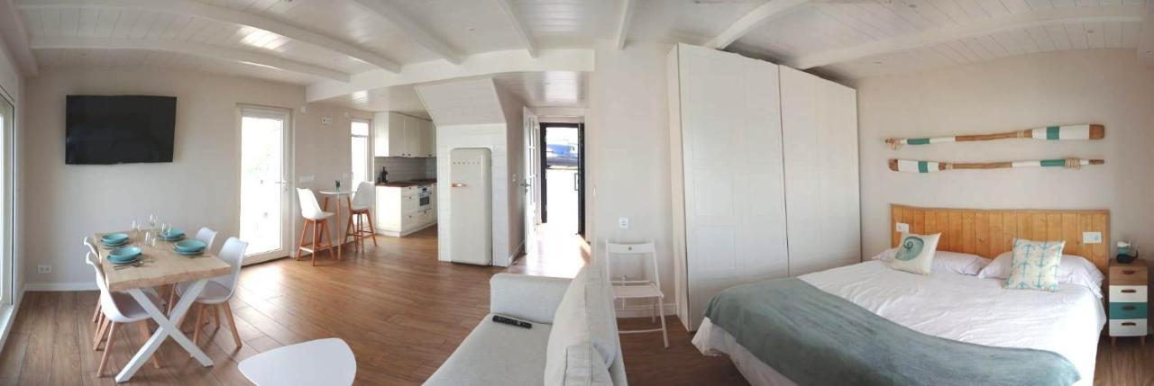 Vila Mariña. Casa marinera con terraza sobre el mar en Caión Cayón Exterior foto