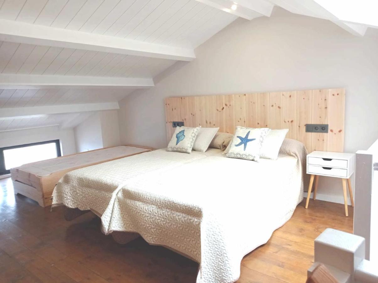 Vila Mariña. Casa marinera con terraza sobre el mar en Caión Cayón Exterior foto
